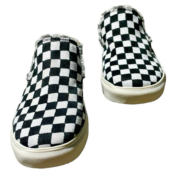 Very G: Checkered Slip-On Sneakers - Picture 2 of 5